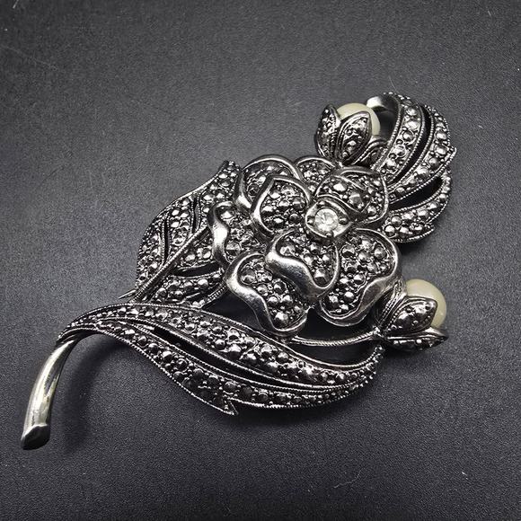 Kenneth Jay Lane for Avon Brooch Silver Tone Flower 1989 Renaissance Collection - Picture 4 of 9